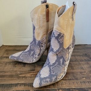 Dingo calico blue women's ankle boots size 9.5